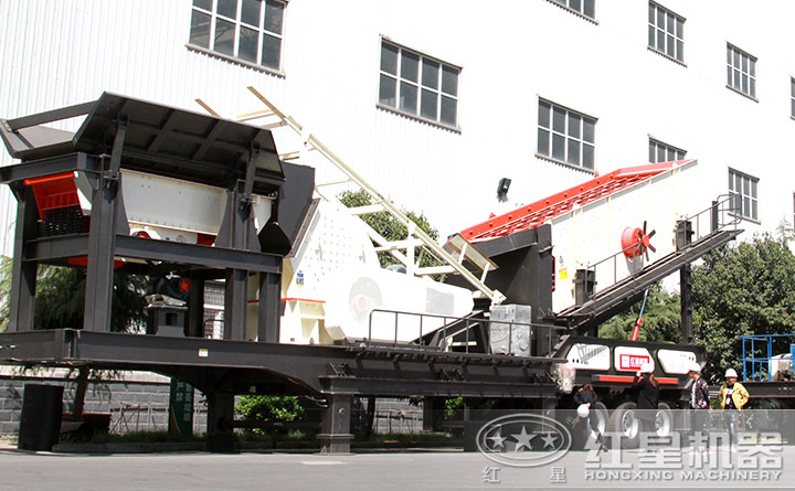 客戶對紅星四合一移動破進行了現場參觀、考察